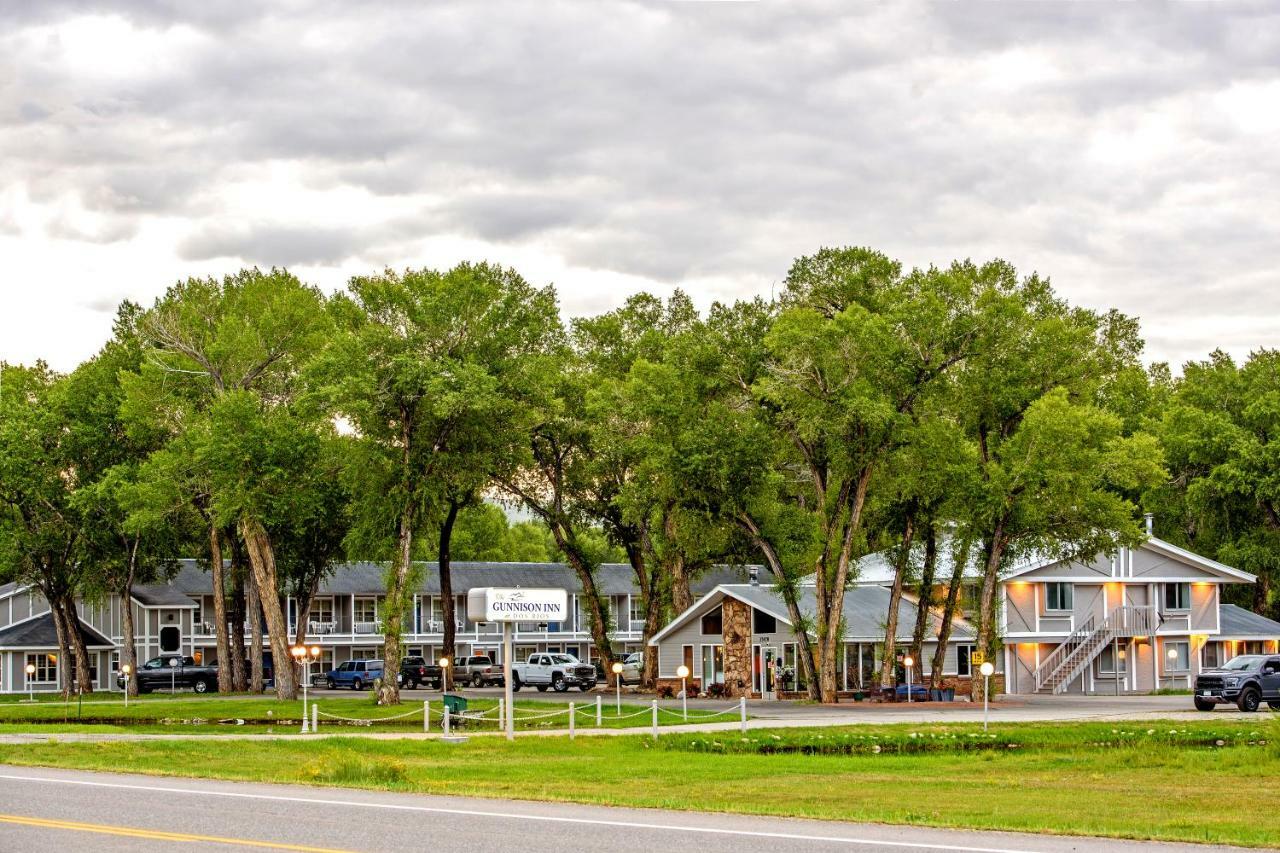 The Gunnison Inn At Dos Rios Golf Course Exterior photo